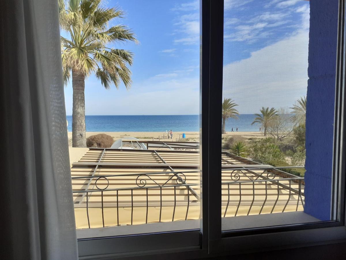 Hostal Oasis Denia Exterior photo